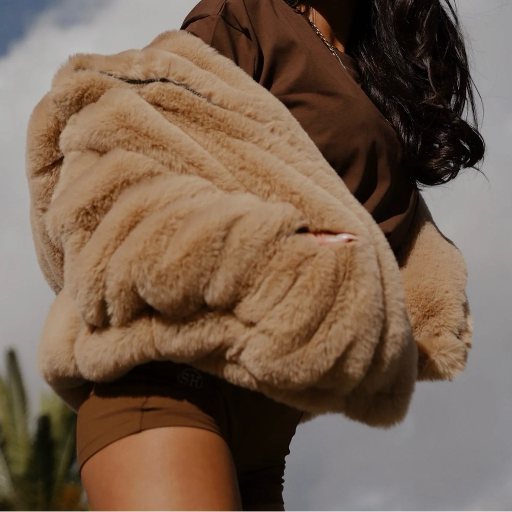 New Salty Honey Boss Faux Fur Coat Jacket in Toast Size Small
